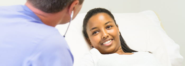 Patient som lyssna på läkare
